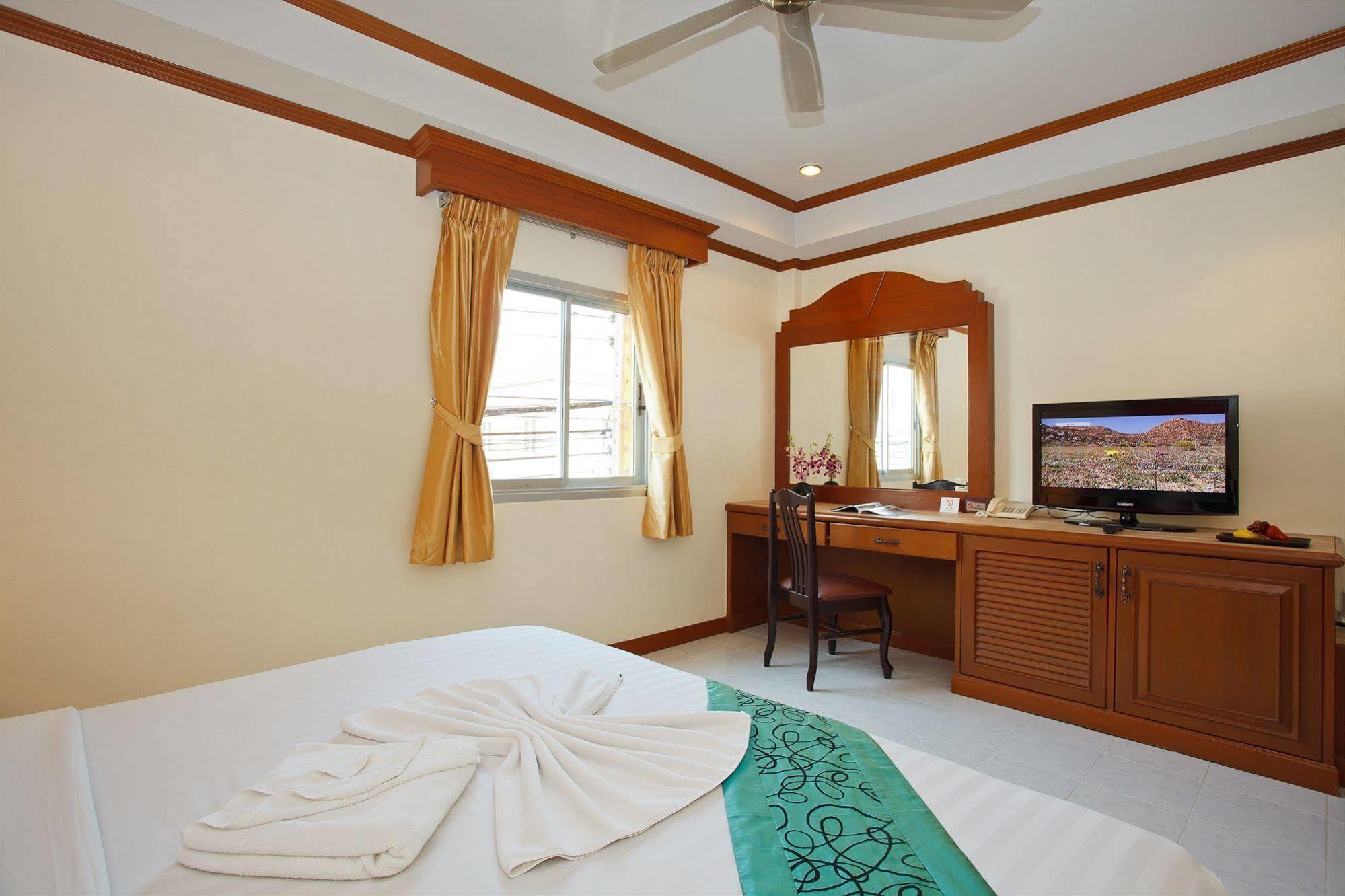 The Yim Siam Hotel Patong Exterior foto