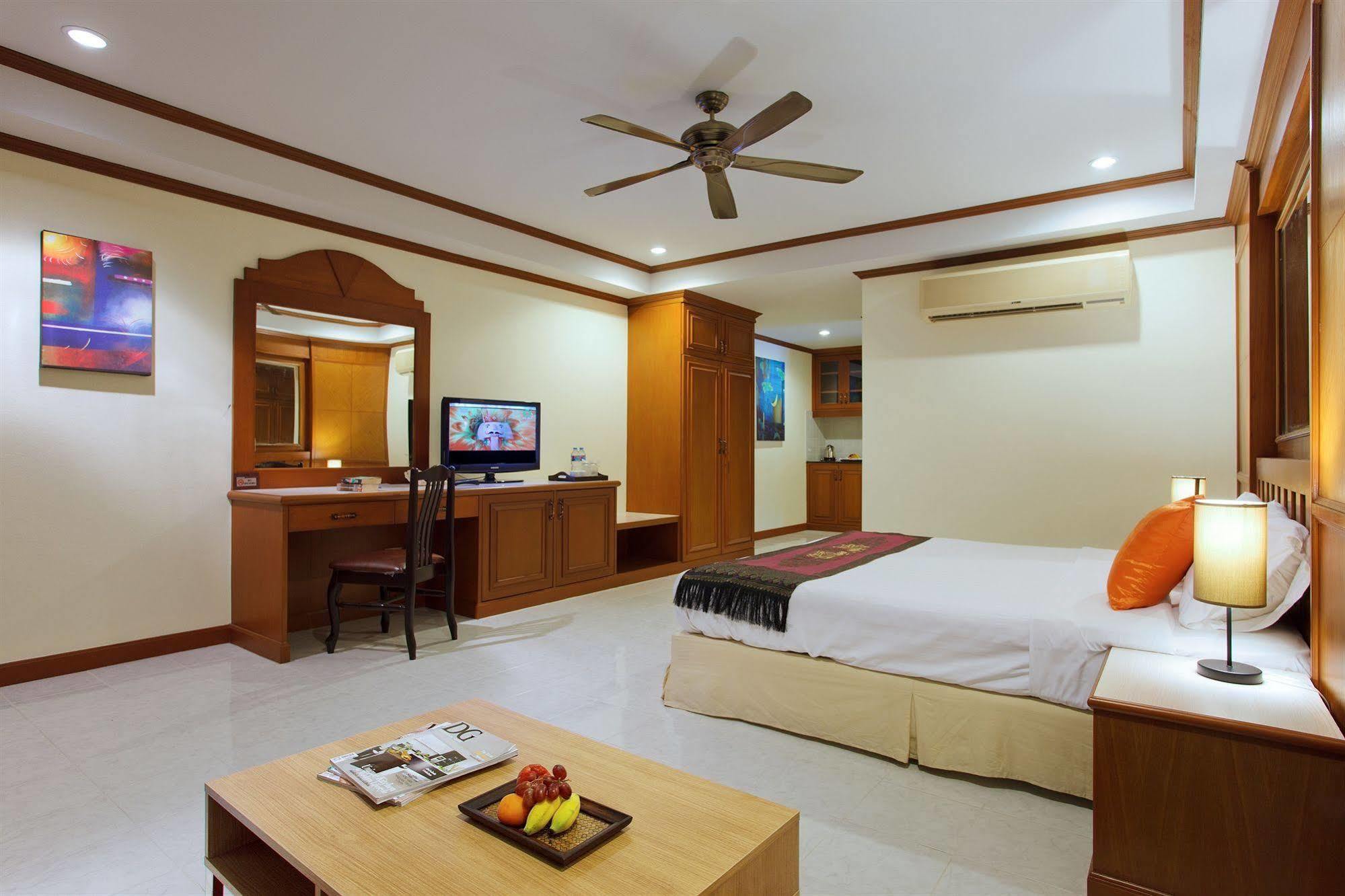 The Yim Siam Hotel Patong Exterior foto
