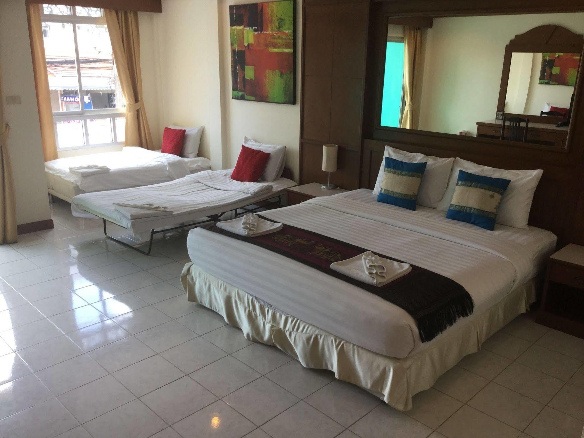 The Yim Siam Hotel Patong Exterior foto